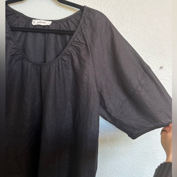 Everlane | The Scoop Top in Linen - Picture 7 of 10